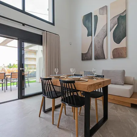 Trithiron Luxury Apartmán Nea Moudania