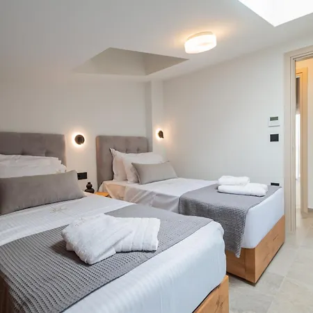 Trithiron Luxury Apartmán *