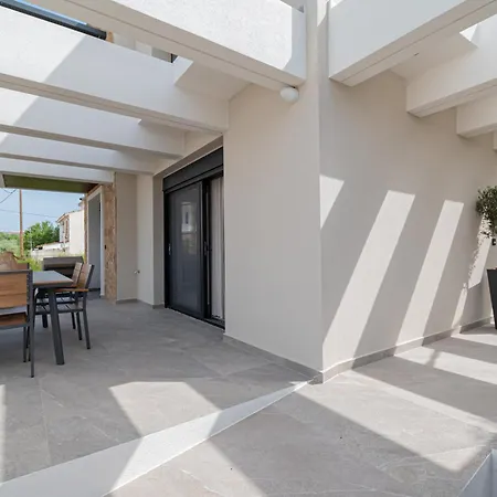 Trithiron Luxury Apartmán *