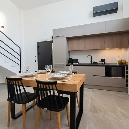Trithiron Luxury Apartmán