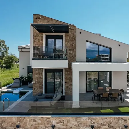 Trithiron Luxury *
