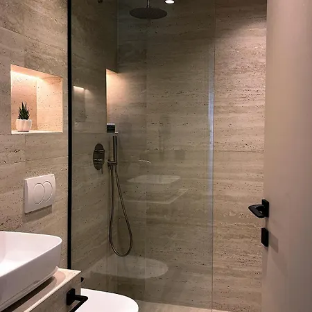 Trithiron Luxury Apartmán *